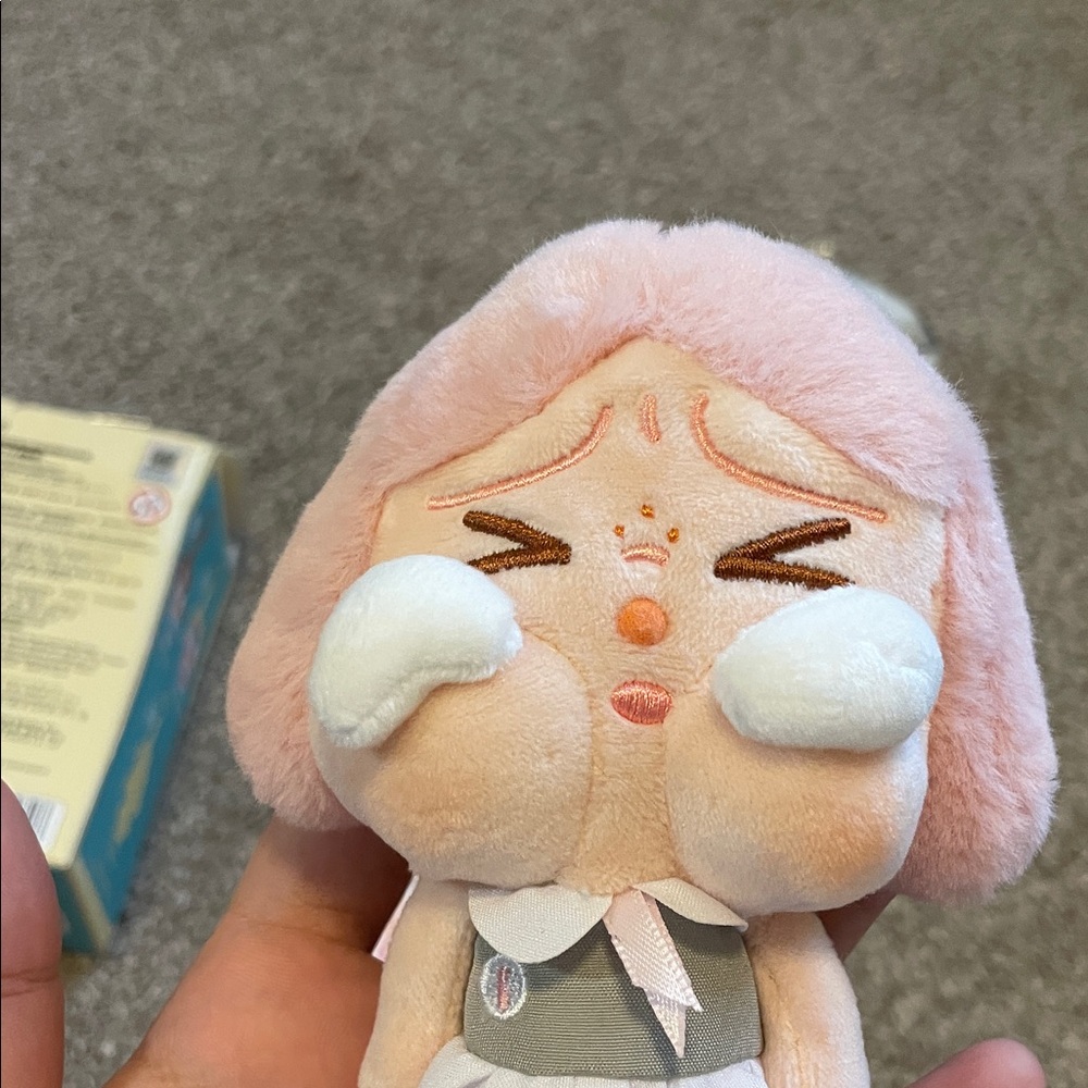 POP MART Crybaby Sunset Concert Series-Plush Pendant Blind Box, pink grey - Picture 4 of 10